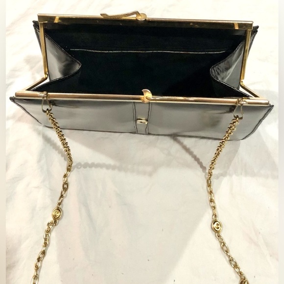 🛍VINTAGE black leather kiss lock chain clutch/purse size 9x7 great condition - Picture 4 of 15